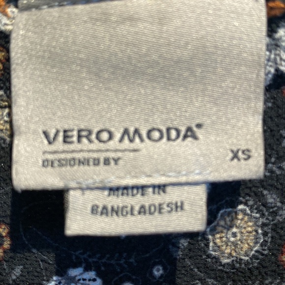 Vero Moda Sleeveless Top - Picture 3 of 7